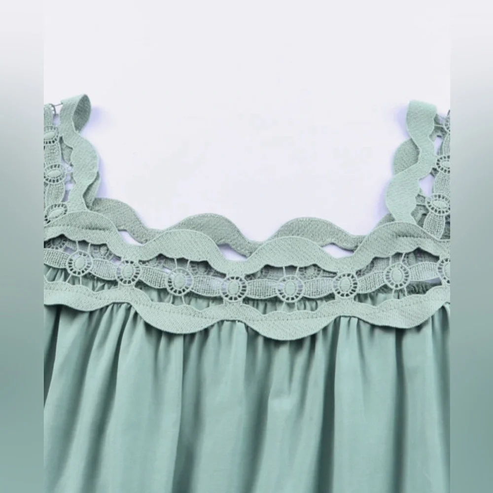 Scalloped Lace Neckline Blouse - Picture 3 of 6